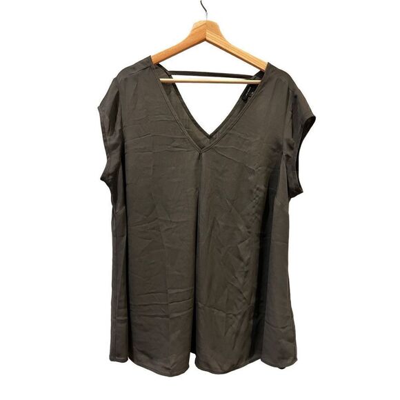 Halogen Women's olive green Short Sleeve V Neck V Back Top Size 1X - Picture 1 of 4